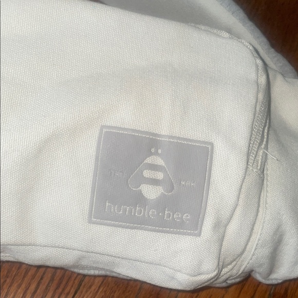 Humble Bee - Picture 1 of 6
